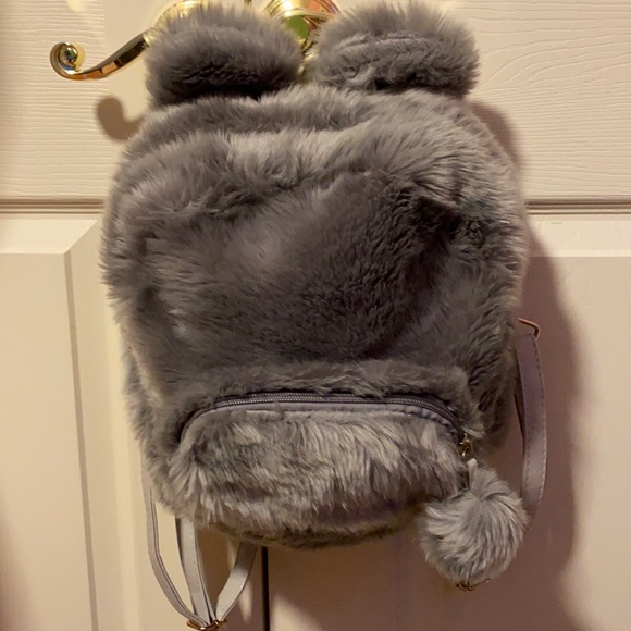 Faux fur backpack with fur ears - Picture 2 of 9